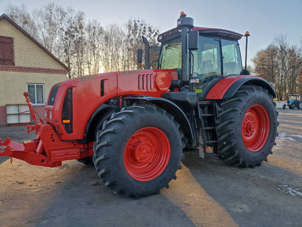 Traktor Belarus 2024 1